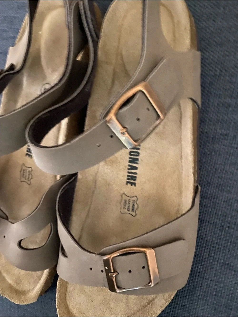 Women’s Brown Cushionaire Ankle Buckle Sandals Size 9M - Picture 3 of 6